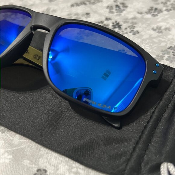 Oakley Men's Black and Blue Sunglasses - Picture 3 of 12